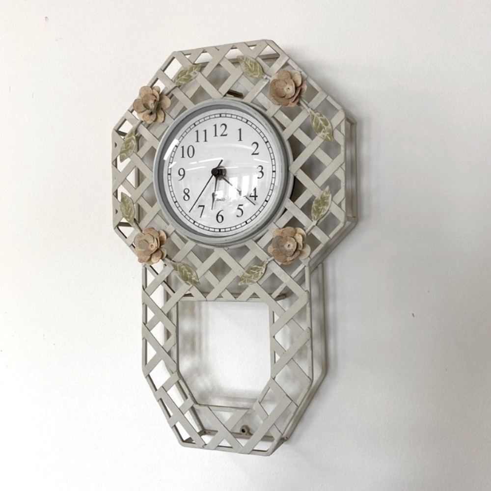 Vintage Kirch | Wall Clock White/3D Floral Appliqué Metal Lattice‎